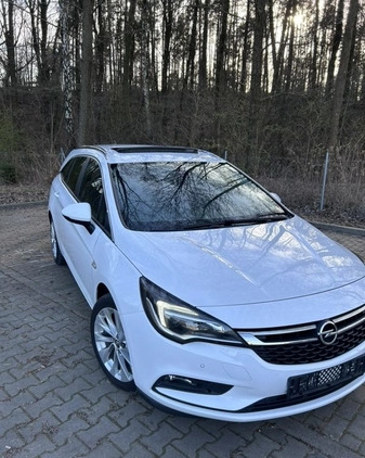 Opel Astra cena 29300 przebieg: 207000, rok produkcji 2018 z Warszawa małe 191